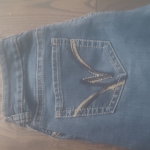 Women Jeans - Picture 2 of 4